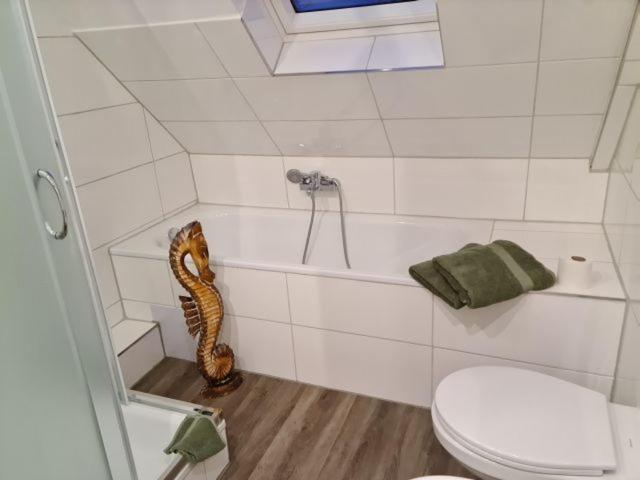 Pilgrims "Rosalie" Grosse Fewo Mit 3 Schlafzimmern, 1Bad, 2 Wc, Balkon, Fast Internet Brilon Extérieur photo